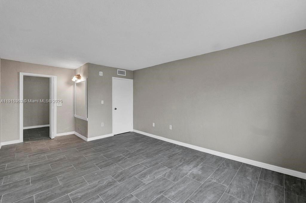 WINDWARD CONDO - Residential