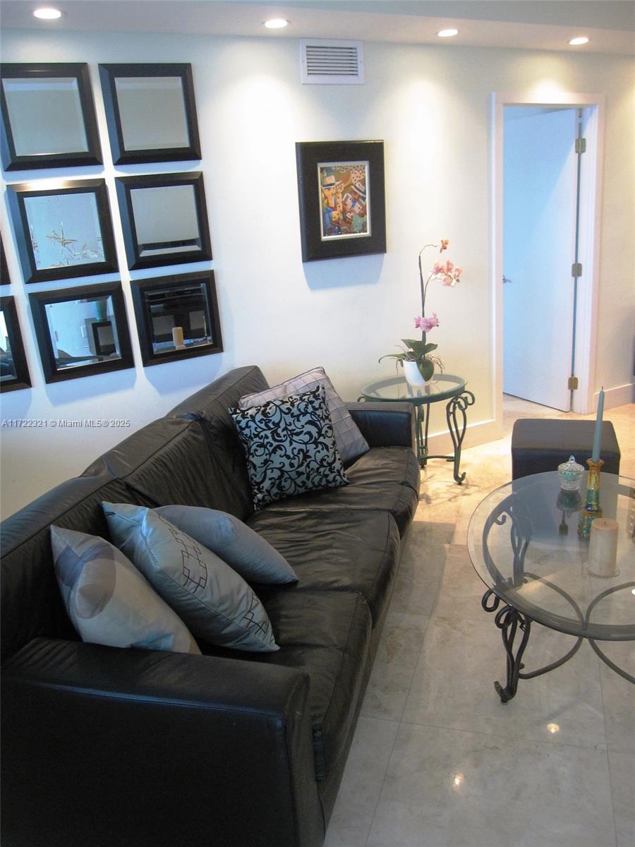 100 Lincoln Rd 444