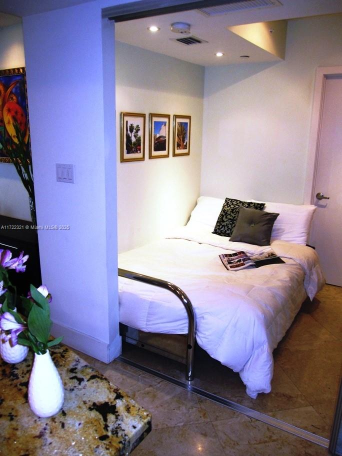 THE DECOPLAGE CONDO - Residential Lease