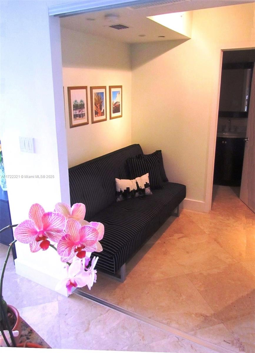 THE DECOPLAGE CONDO - Residential Lease