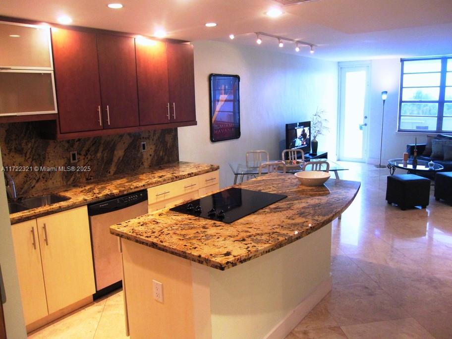 THE DECOPLAGE CONDO - Residential Lease