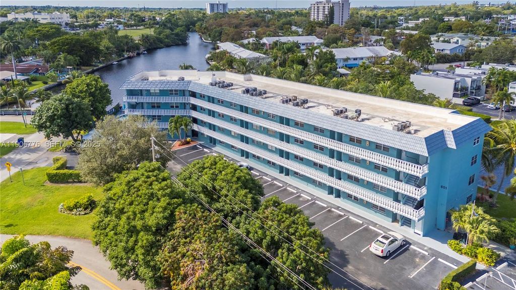 Photo of 801 NE 18th Ct #108, Fort Lauderdale, FL 33305 (MLS # A11905776)