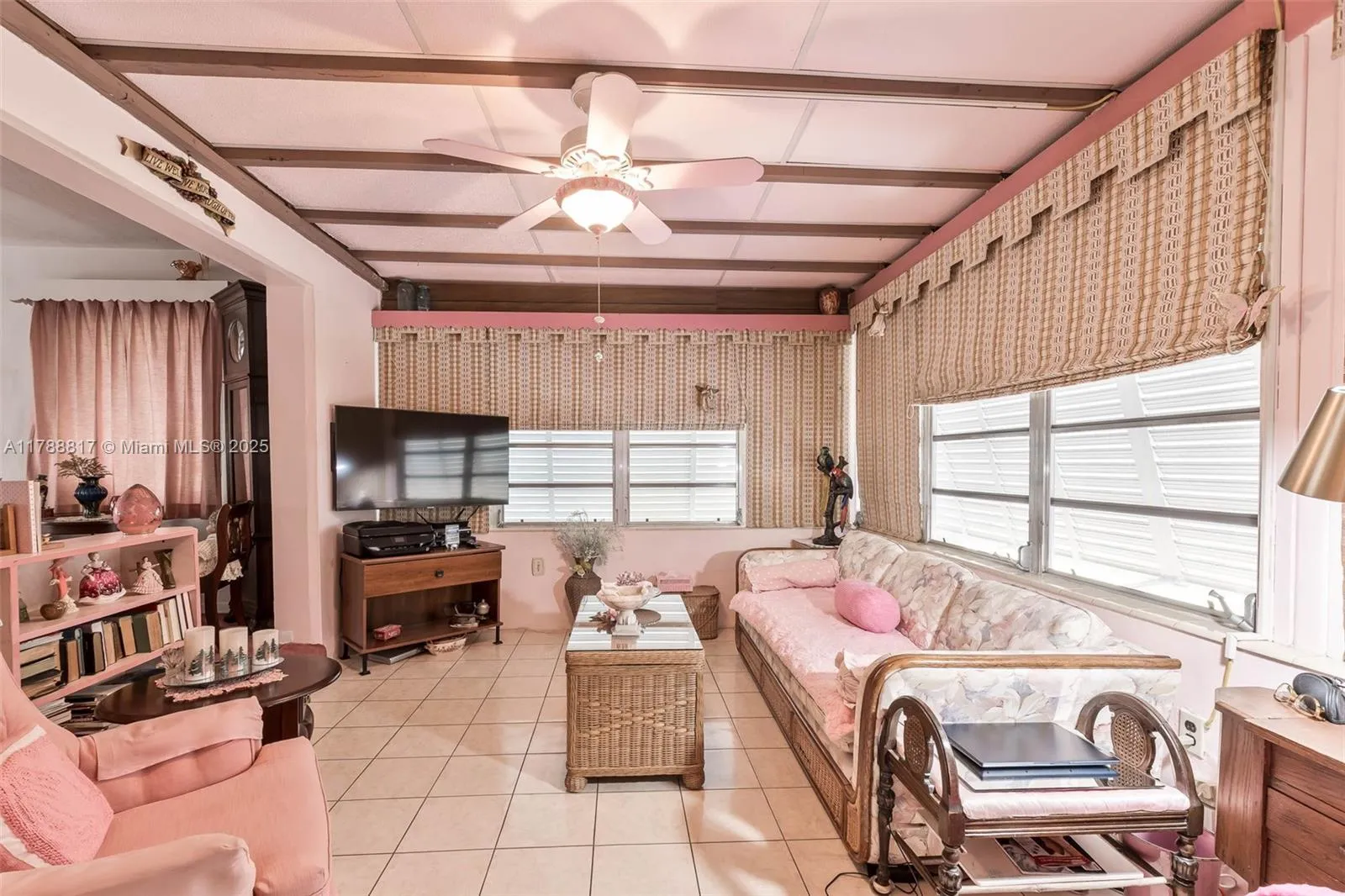 Cutler Bay, Florida 33189, United States, 3 Bedrooms Bedrooms, ,2 BathroomsBathrooms,Residential,Pending,113688