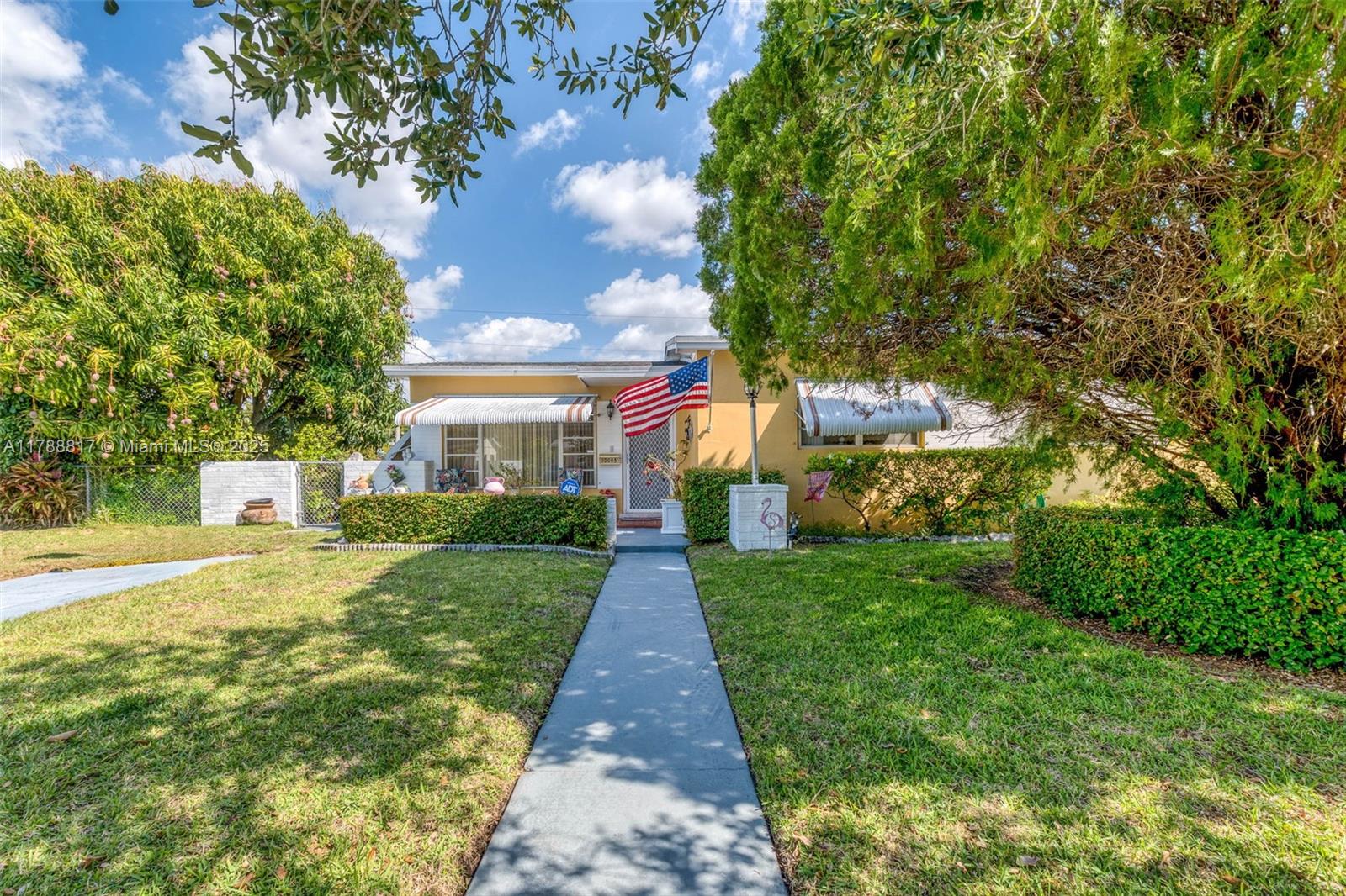 Property for Sale at 10005 Nicaragua Dr, Cutler Bay, Miami-Dade County, Florida - Bedrooms: 3 
Bathrooms: 2  - $525,000