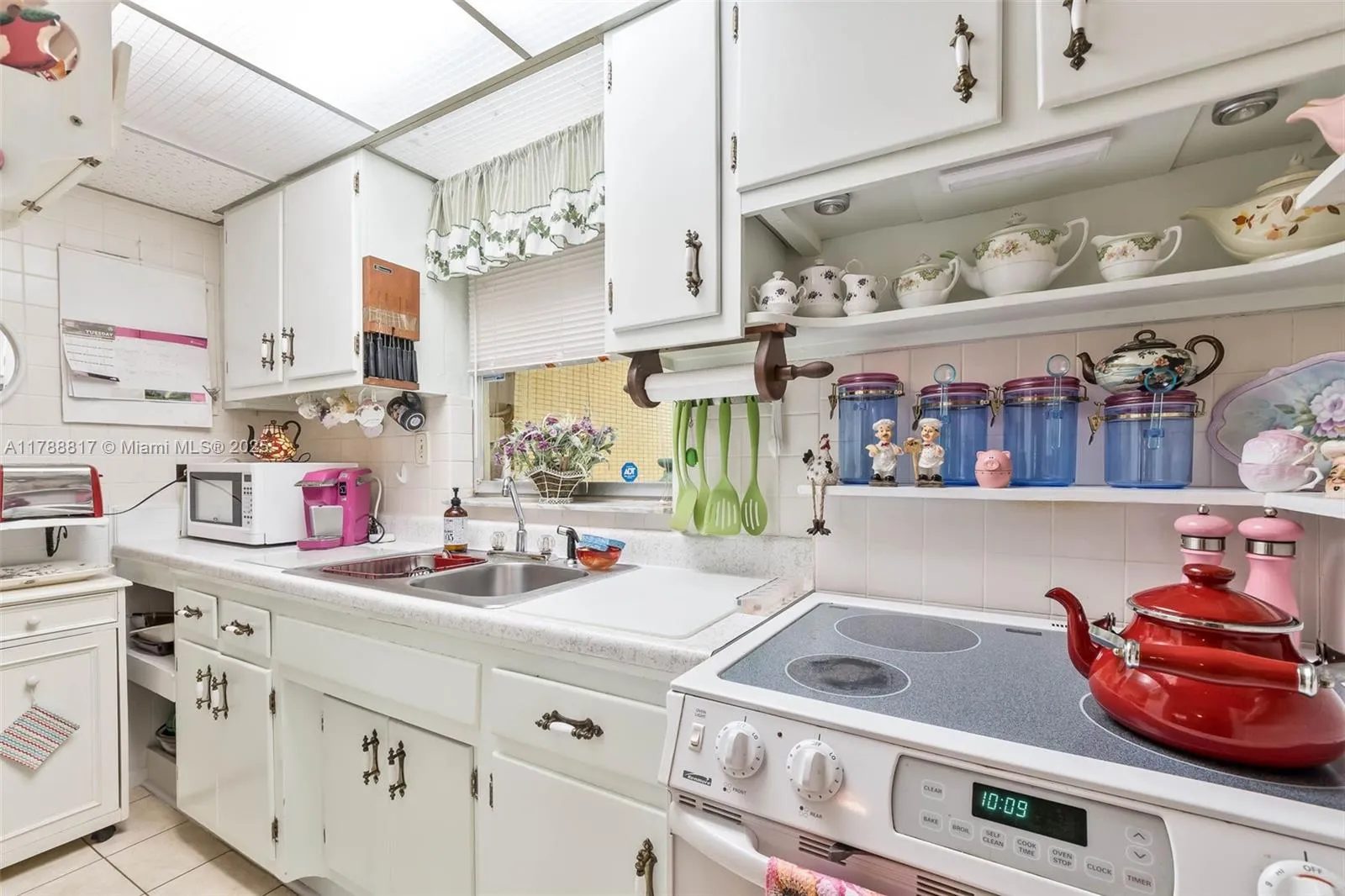 Cutler Bay, Florida 33189, United States, 3 Bedrooms Bedrooms, ,2 BathroomsBathrooms,Residential,Pending,113688