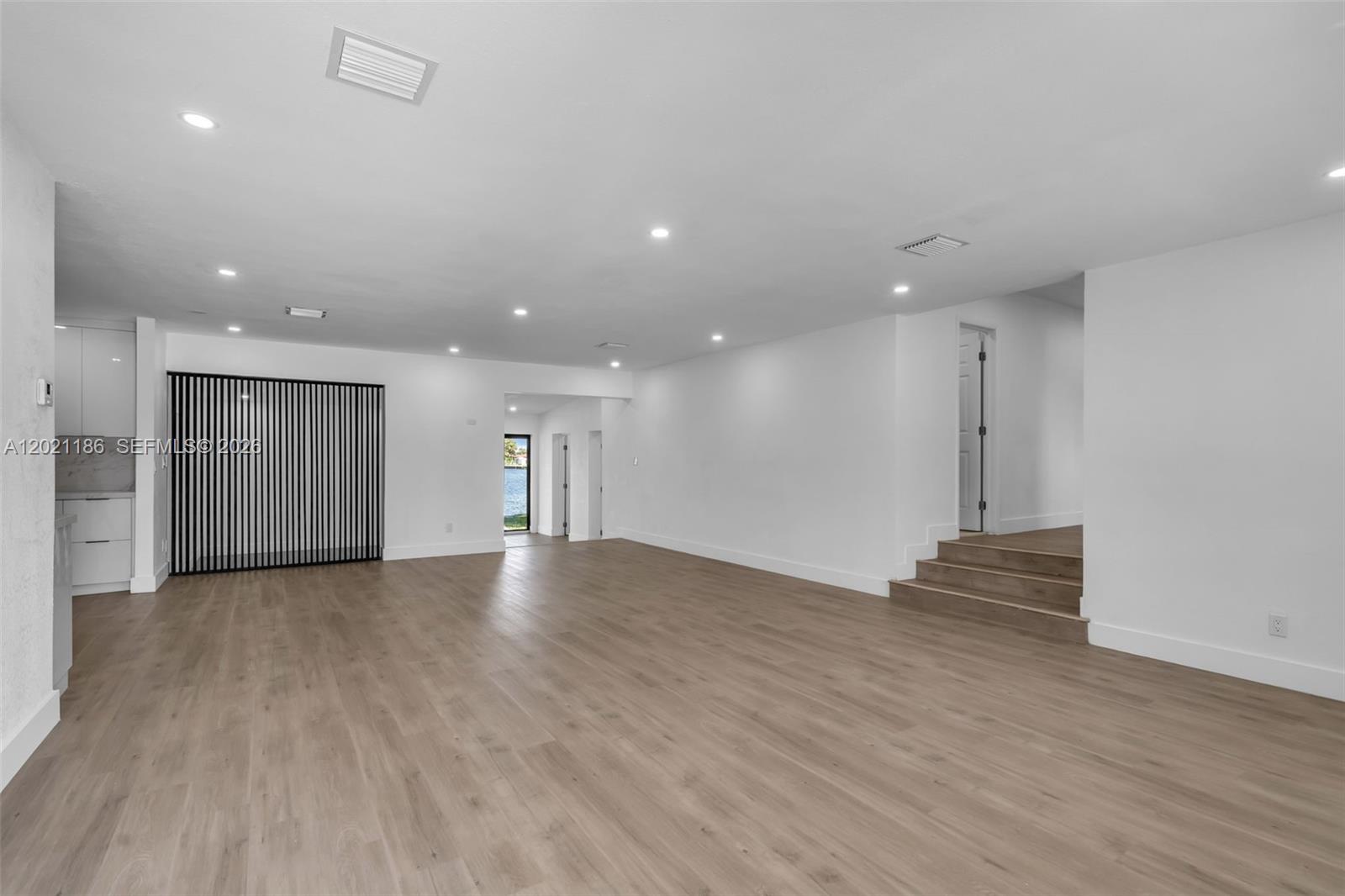 CRAVERO LAKE SHORE EST 2N - Residential
