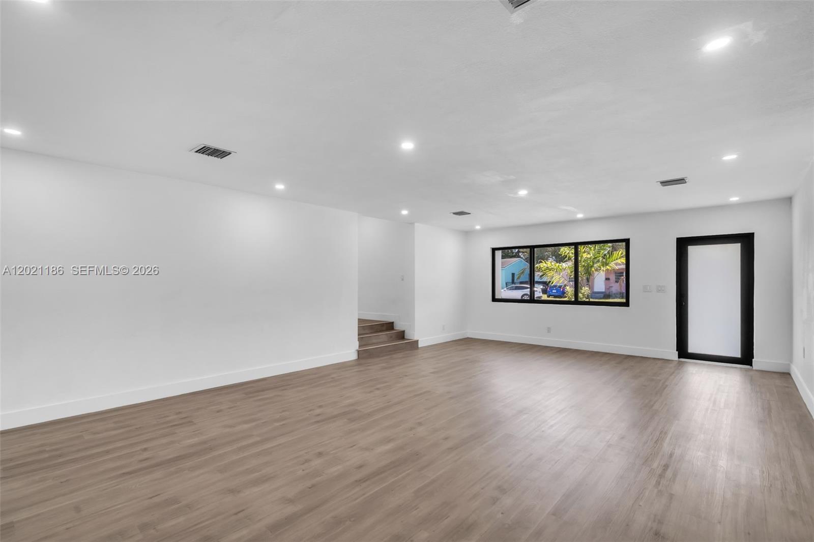 CRAVERO LAKE SHORE EST 2N - Residential