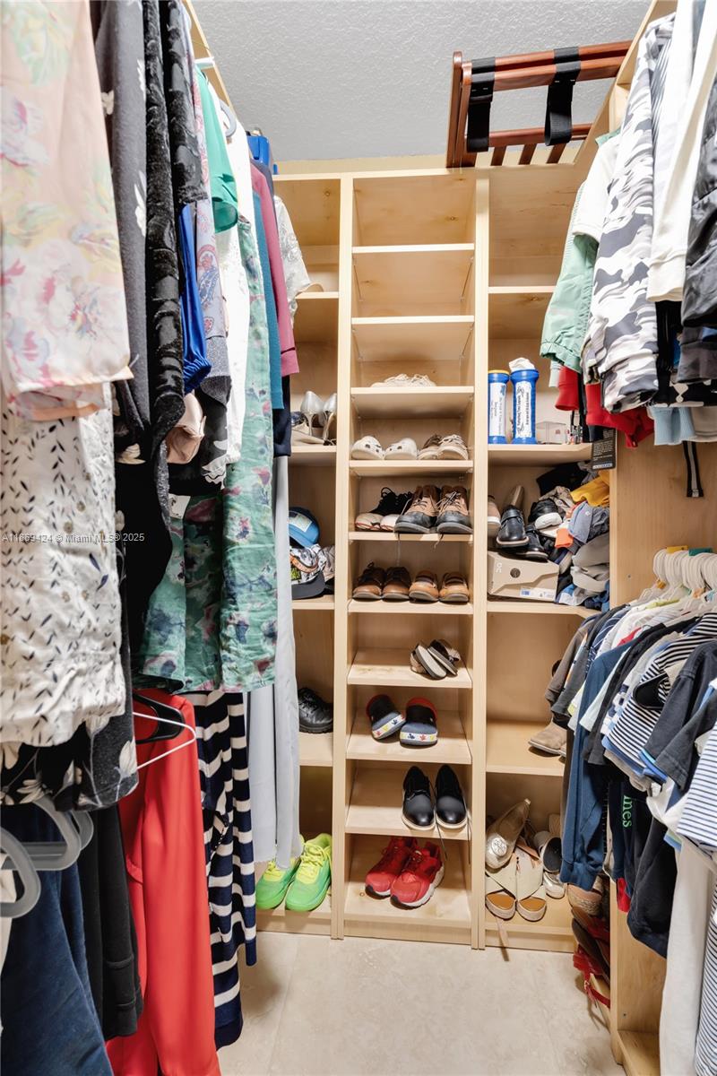 FIRST ADDN TO RO-JEN ESTA - Residential