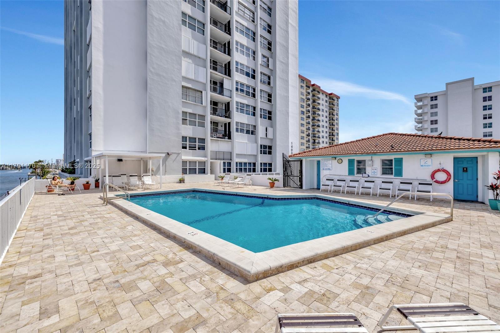 TRAFALGAR TOWERS CONDOMIN - Residential