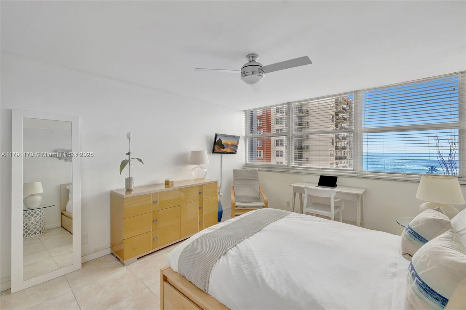 TRAFALGAR TOWERS CONDOMIN - Residential