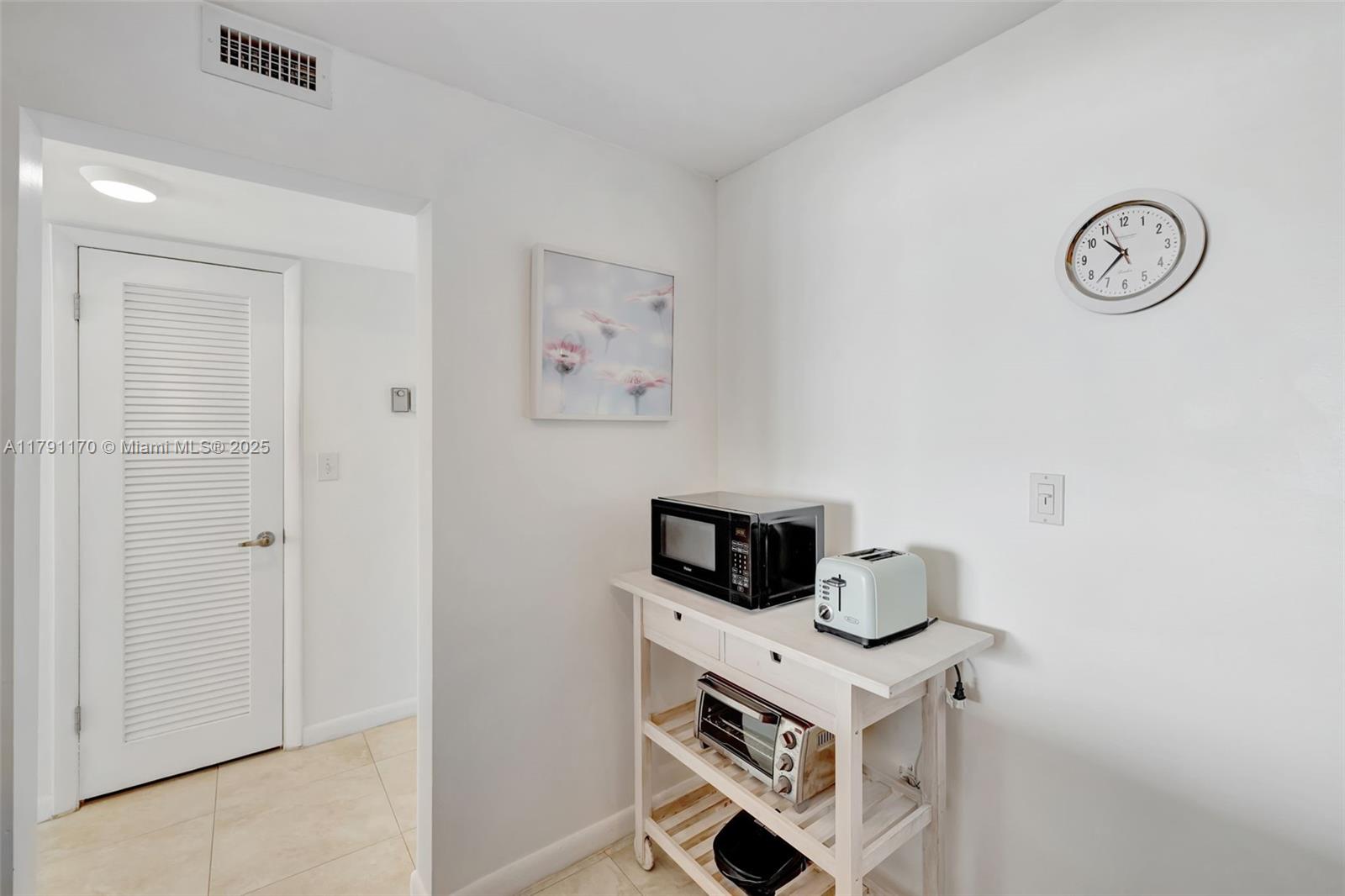 TRAFALGAR TOWERS CONDOMIN - Residential