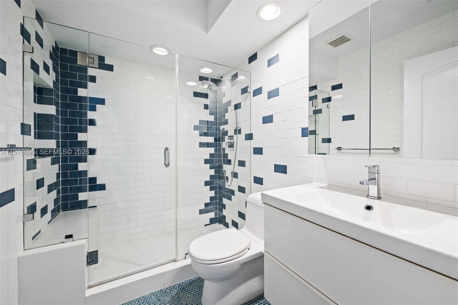 AVENTURA LAKES PHASE 1 - Residential Lease