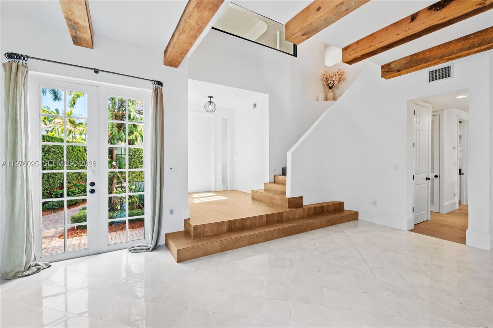 AVENTURA LAKES PHASE 1 - Residential Lease