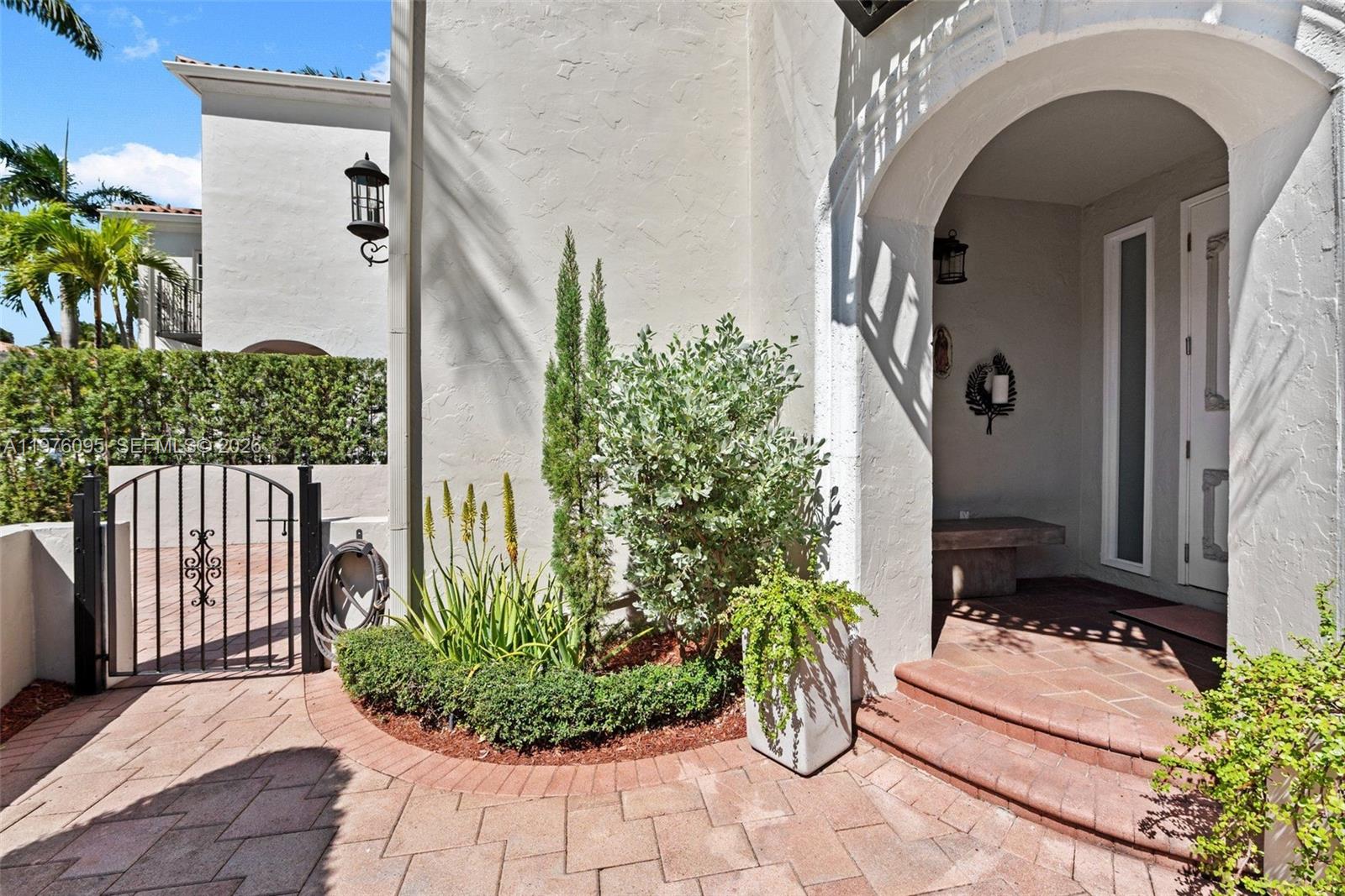 AVENTURA LAKES PHASE 1 - Residential Lease