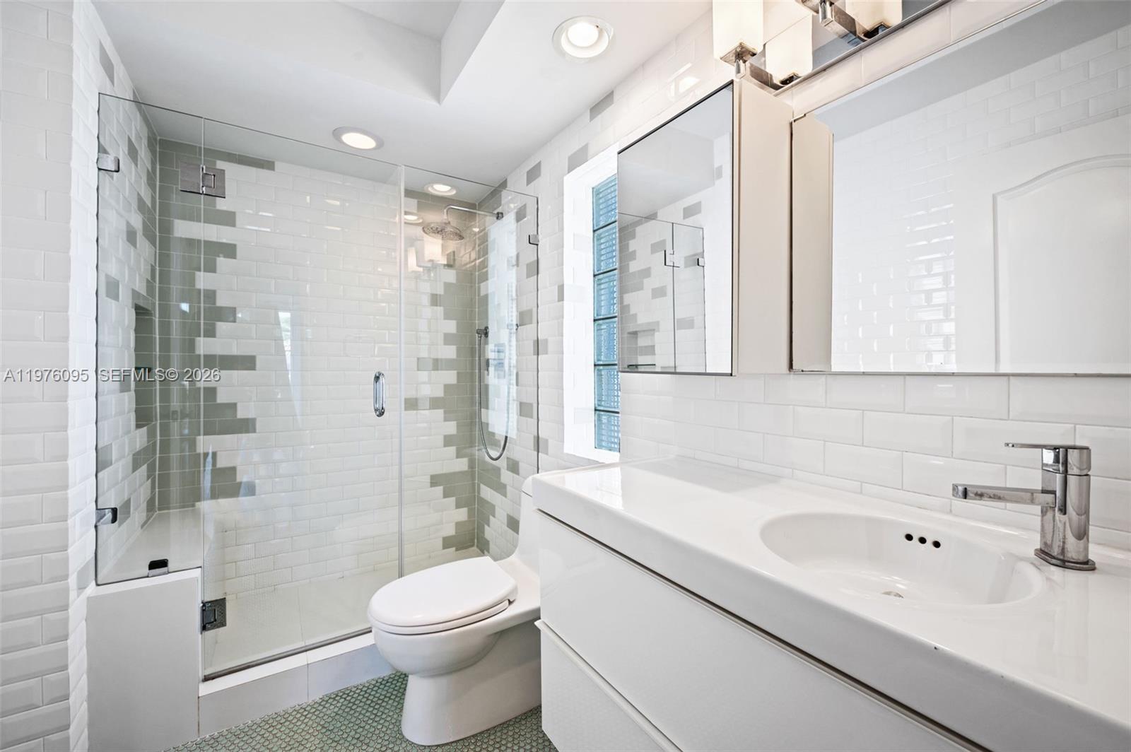 AVENTURA LAKES PHASE 1 - Residential Lease