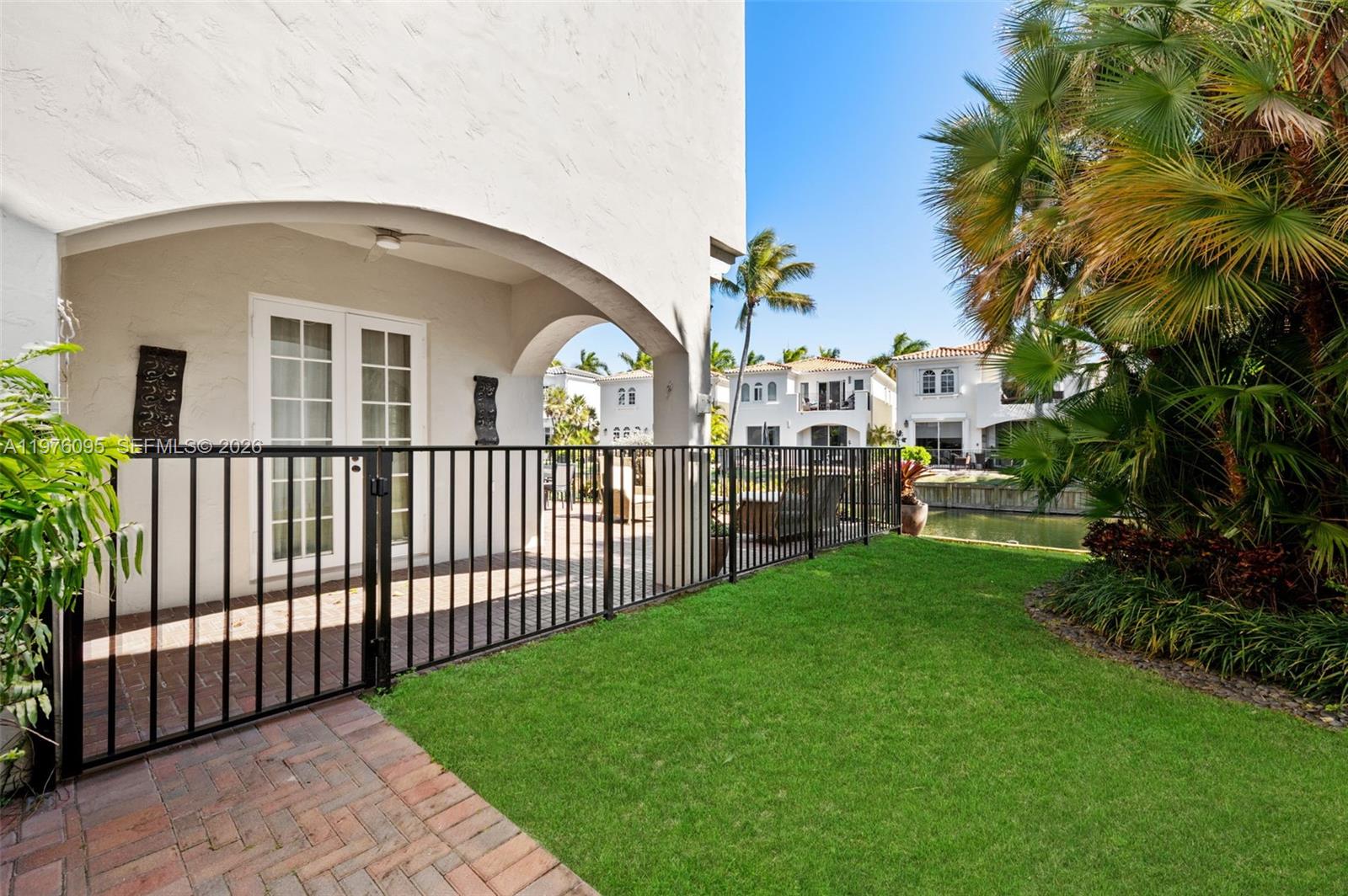 AVENTURA LAKES PHASE 1 - Residential Lease