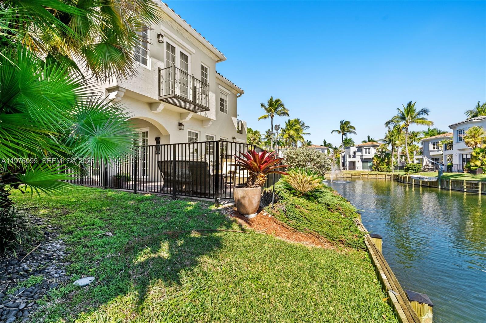 AVENTURA LAKES PHASE 1 - Residential Lease