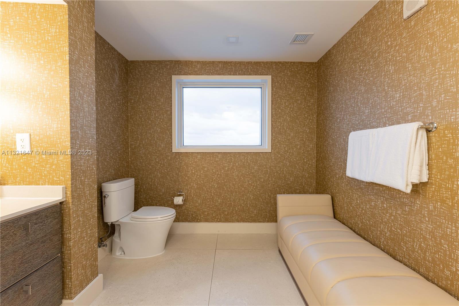 551 FLB CONDOMINIUM RESID - Residential