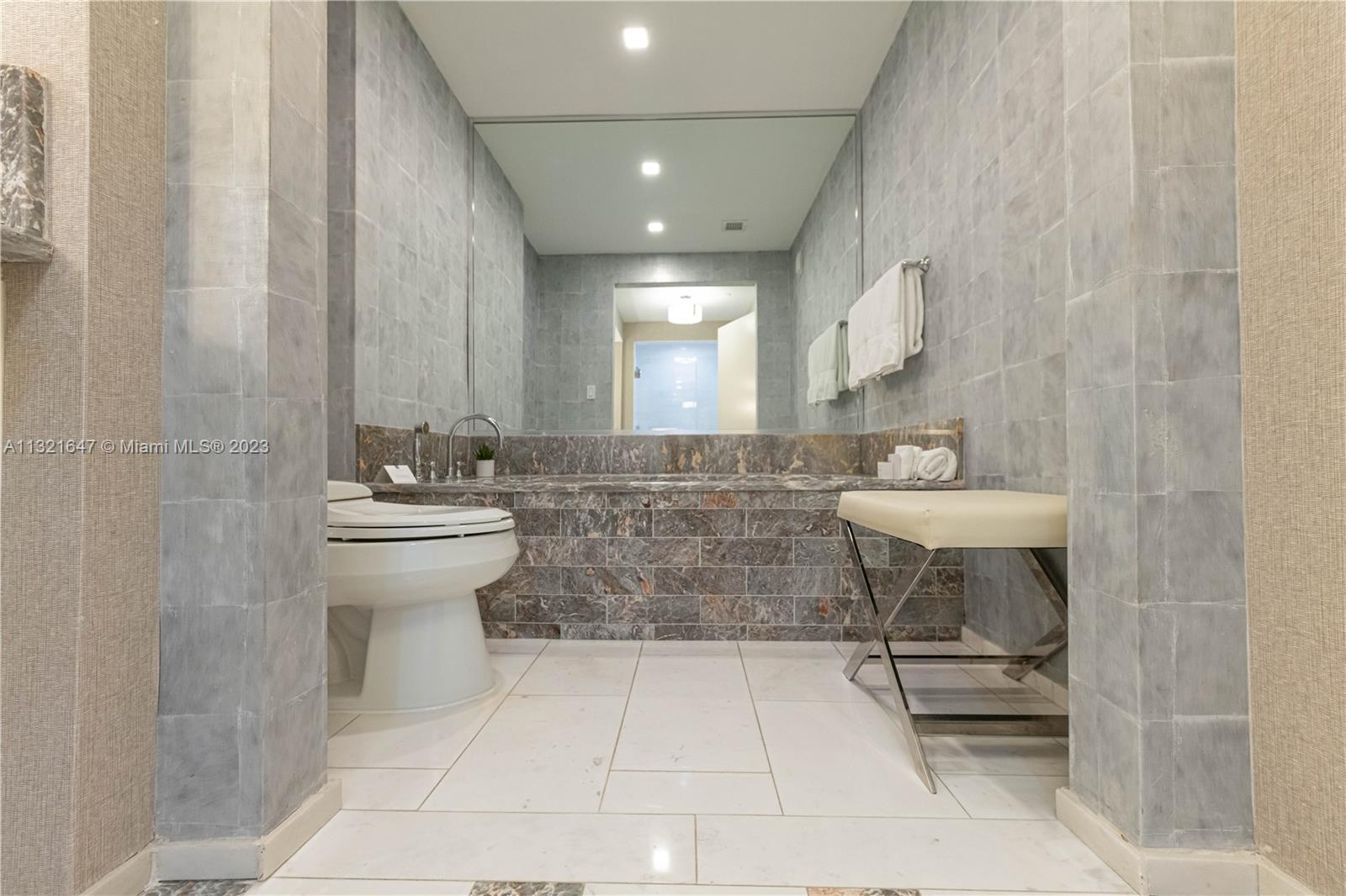 551 FLB CONDOMINIUM RESID - Residential