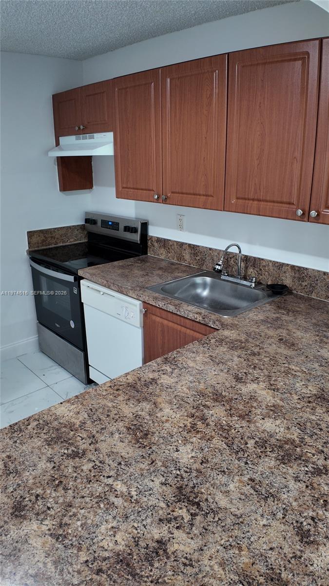 A A DOOLEY SUB - Residential Lease