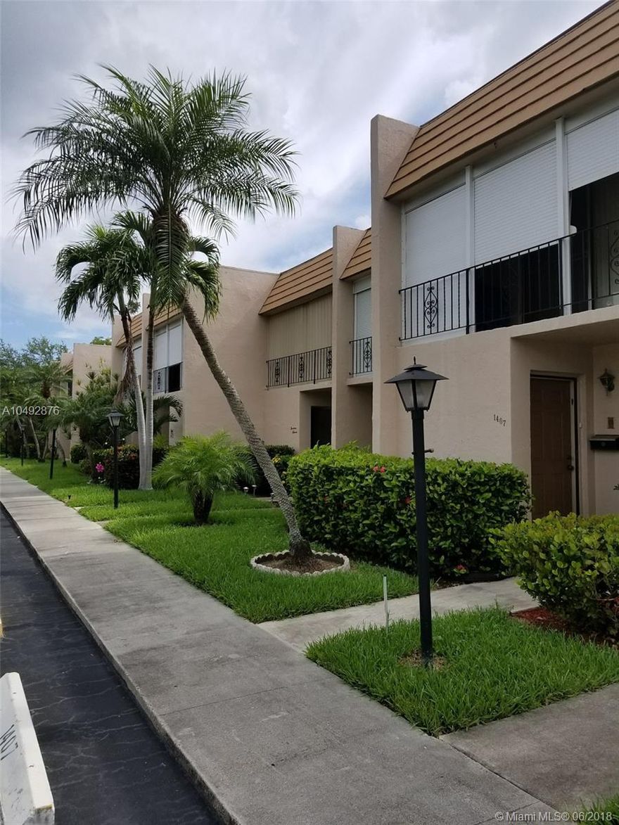 Small community in E Hollywood, close to the beach, West Lake Park, Eco Golf Club, Fort lauderdale Airport and Young Circle with lots of restaurants and shops. Renovated, perfect to entertain, spacious, impact windows, new hurricane shutters, washer and drier in unit, accepting pets up to 40Lb - ready for a new owner. Contact listing agent for showings and allow 24 hours notice please.