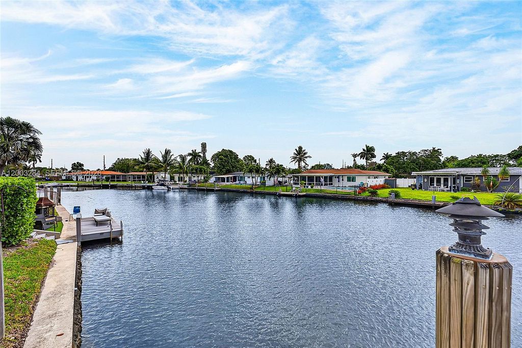 Photo of 2832 NW 10th Ave, Wilton Manors, FL 33311 (MLS # A12003284)