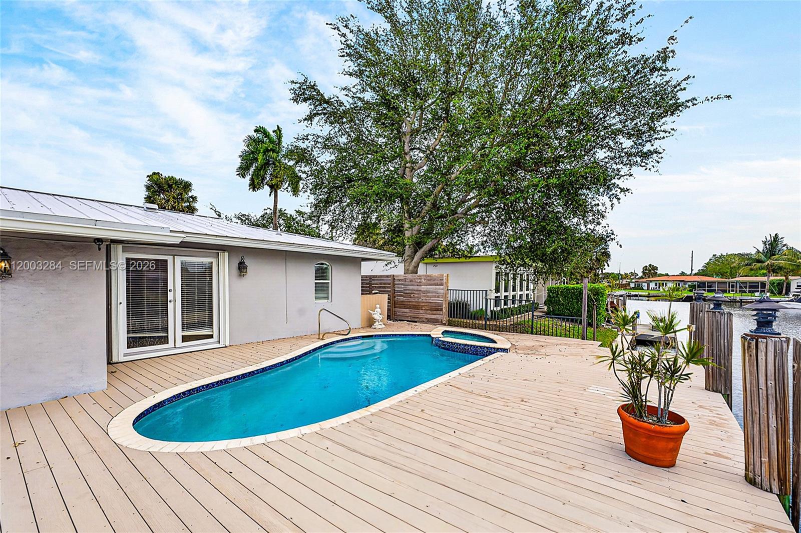 JENADA ISLE - Residential