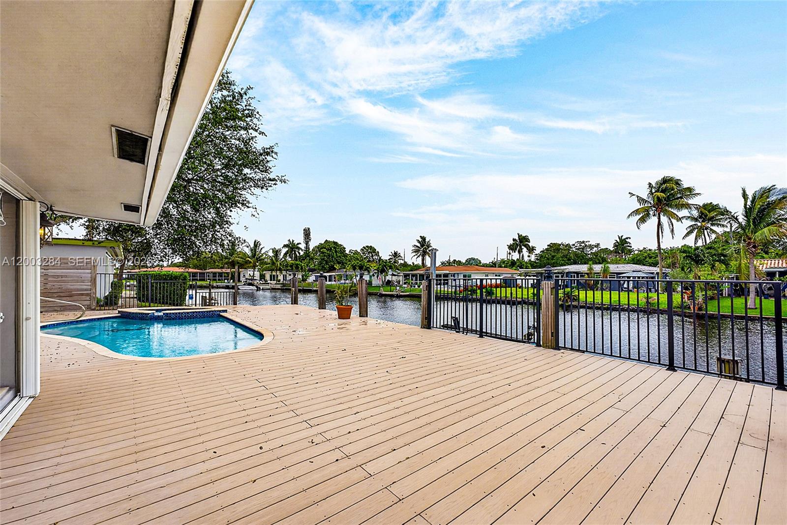 JENADA ISLE - Residential