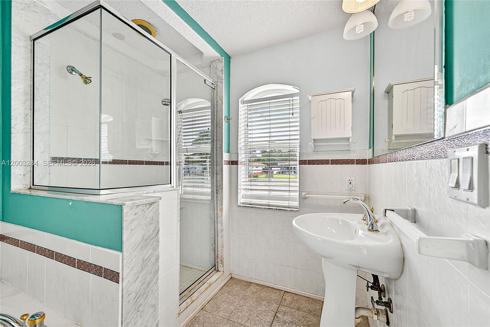 JENADA ISLE - Residential