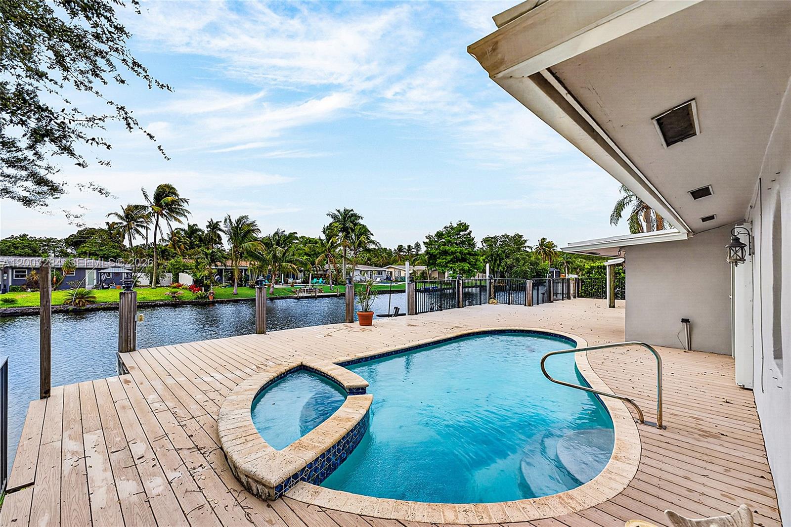 JENADA ISLE - Residential