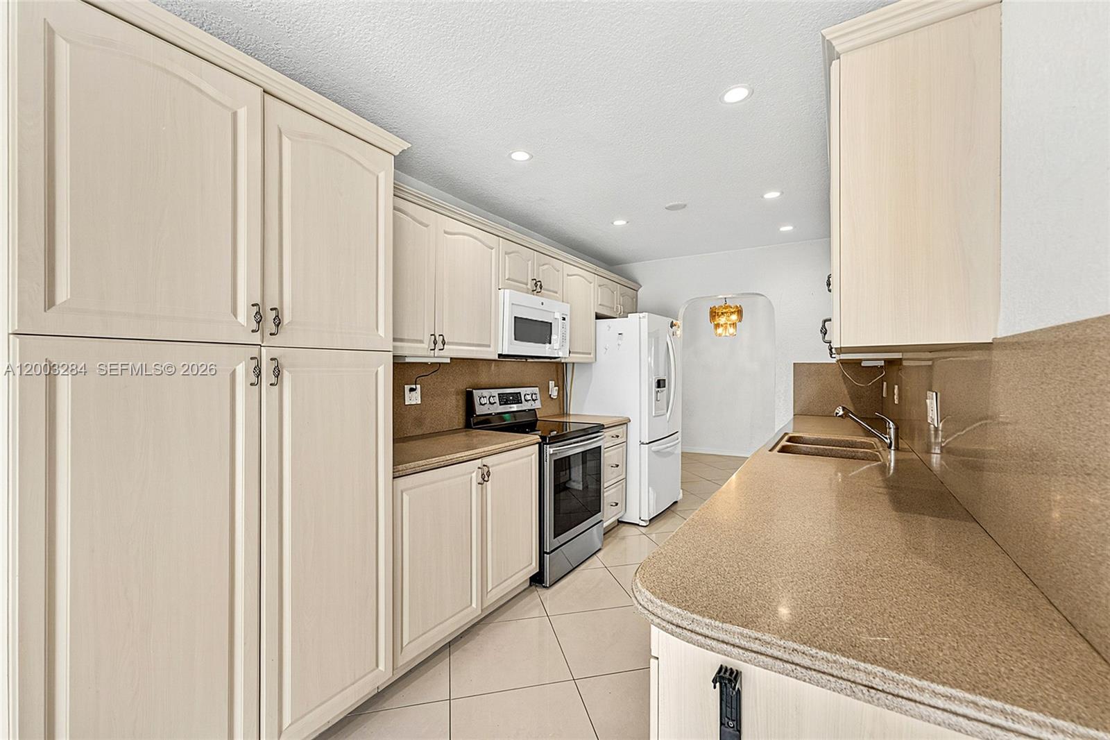 JENADA ISLE - Residential