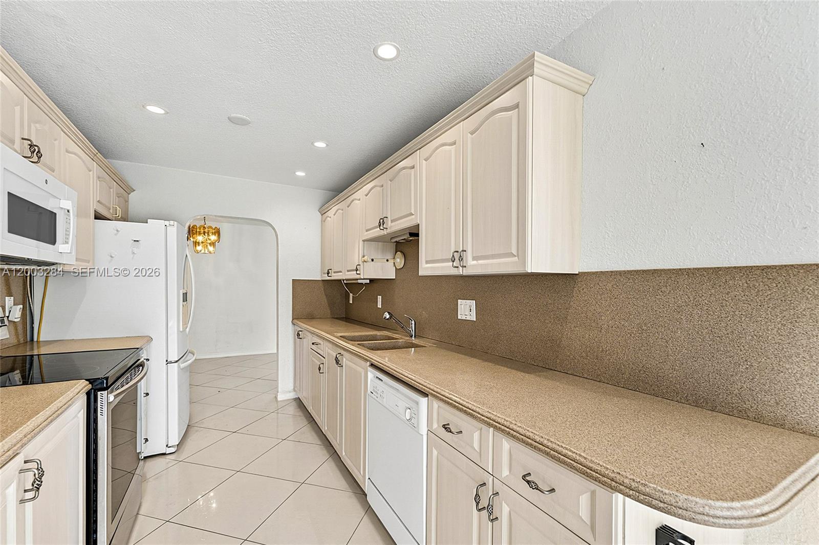 JENADA ISLE - Residential