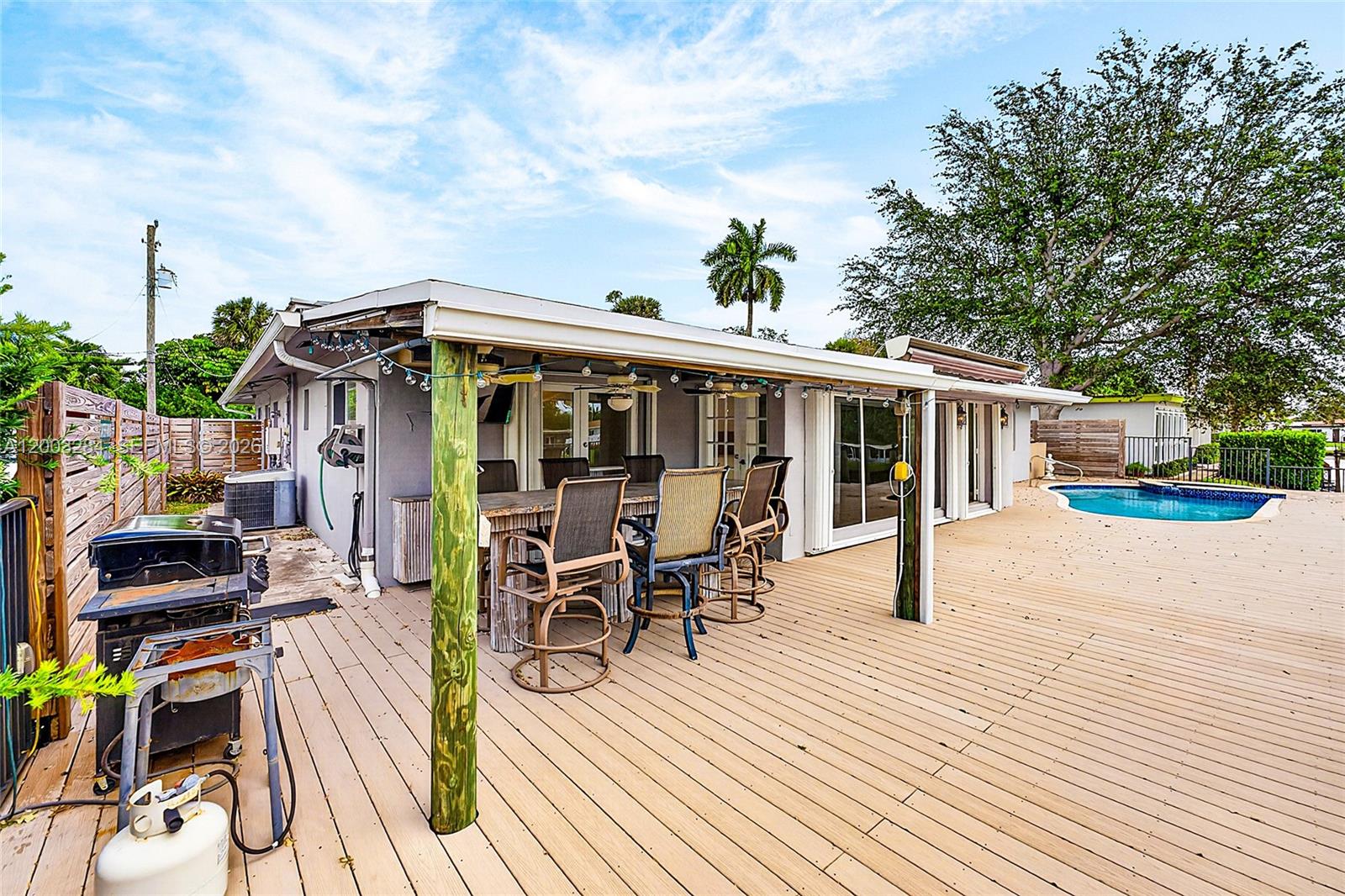 JENADA ISLE - Residential