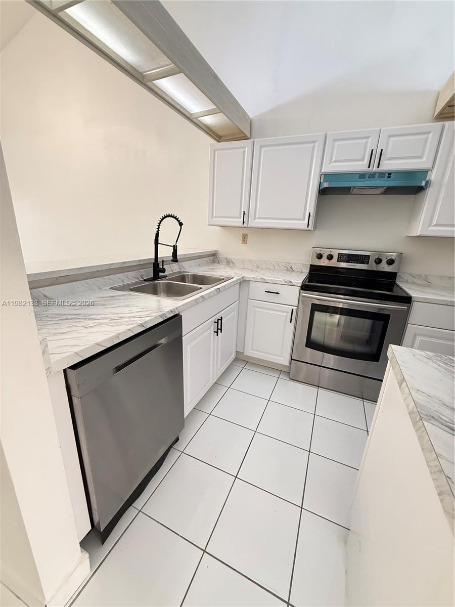 VILLAS OF DEERWOOD REPLAT - Residential