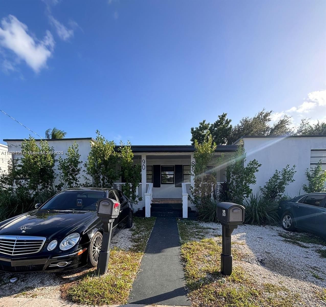 Fully renovated apartment available in trending Little River. Minutes to restaurants, Design District, Miami Shores, Midtown Miami etc. Comes with washer/dryer and parking space. Nice-sized rooms, breakfast nook/office, and a walk-in closet. Close to public transportation, less than a mile to I-95 and Biscayne Blvd. The Citadel food hall is minutes away, where you can enjoy good eats and cocktails.