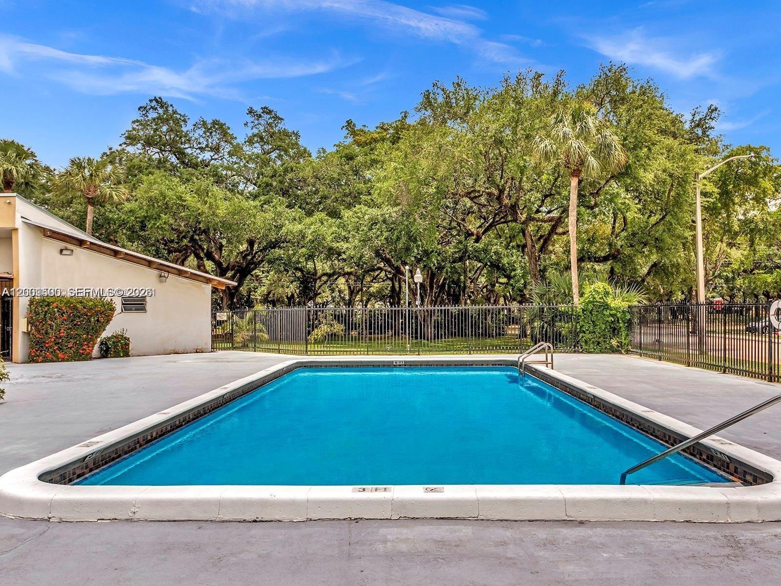 HOLLYWOOD GARDENS CONDOMI - Residential Lease