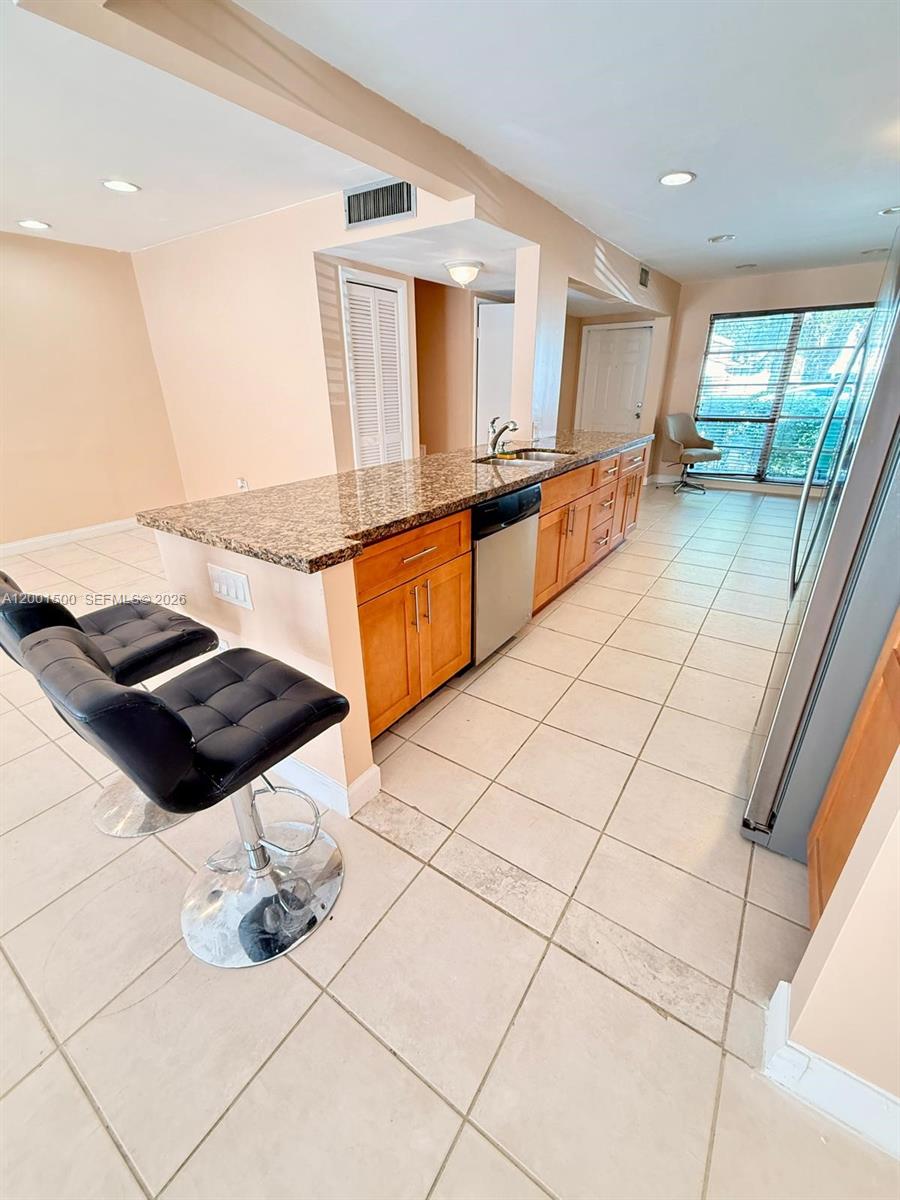 HOLLYWOOD GARDENS CONDOMI - Residential Lease