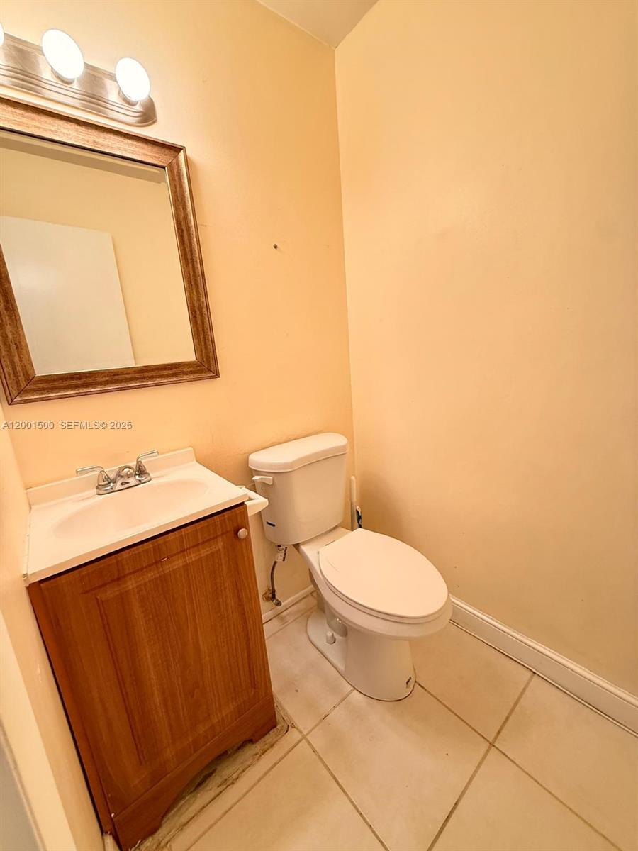 HOLLYWOOD GARDENS CONDOMI - Residential Lease