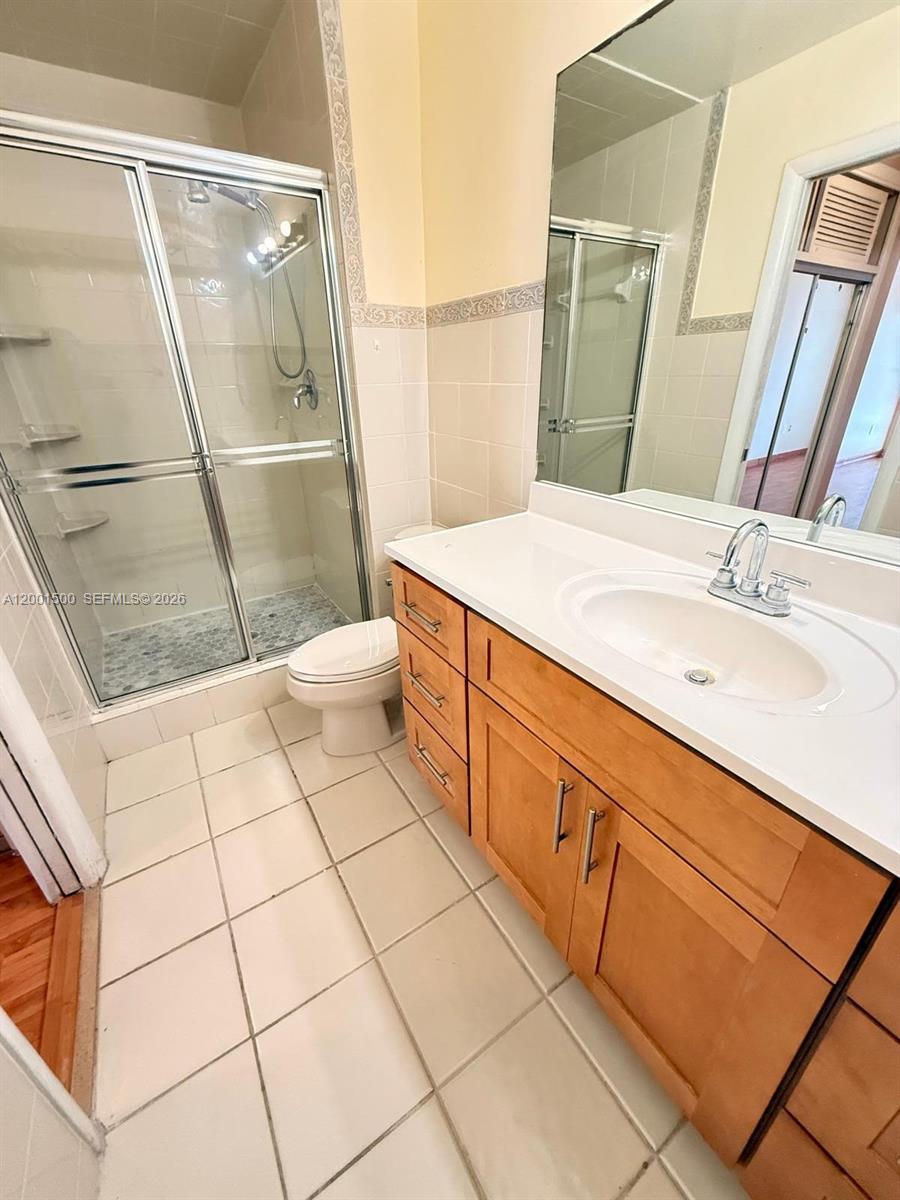 HOLLYWOOD GARDENS CONDOMI - Residential Lease