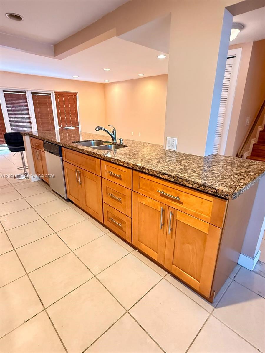 HOLLYWOOD GARDENS CONDOMI - Residential Lease