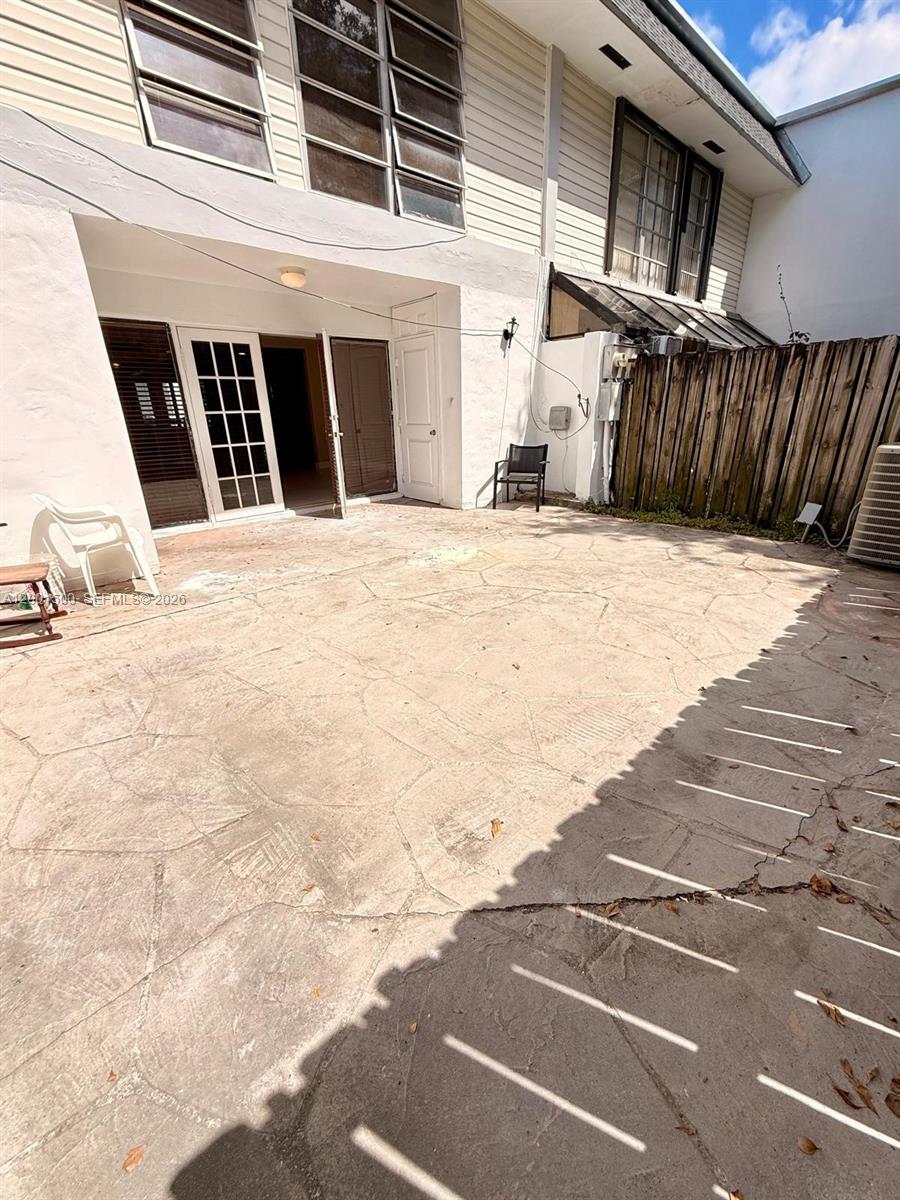 HOLLYWOOD GARDENS CONDOMI - Residential Lease