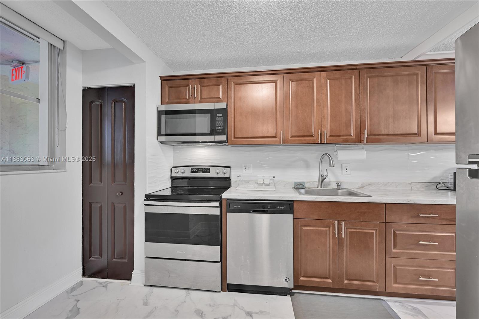 CROSS FOX CONDO - Residential