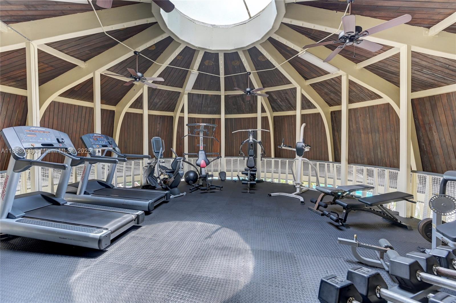 CROSS FOX CONDO - Residential