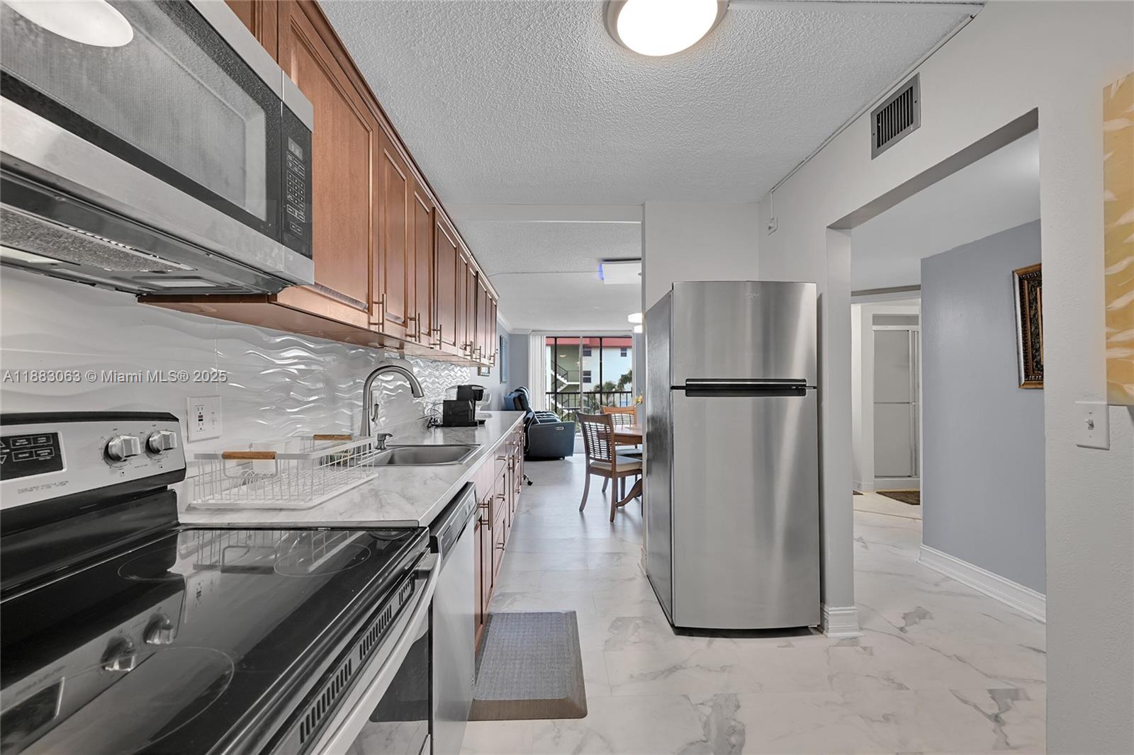 CROSS FOX CONDO - Residential