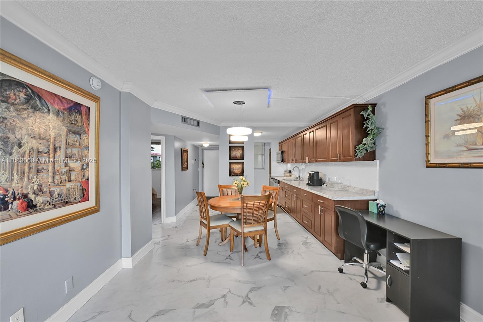 CROSS FOX CONDO - Residential