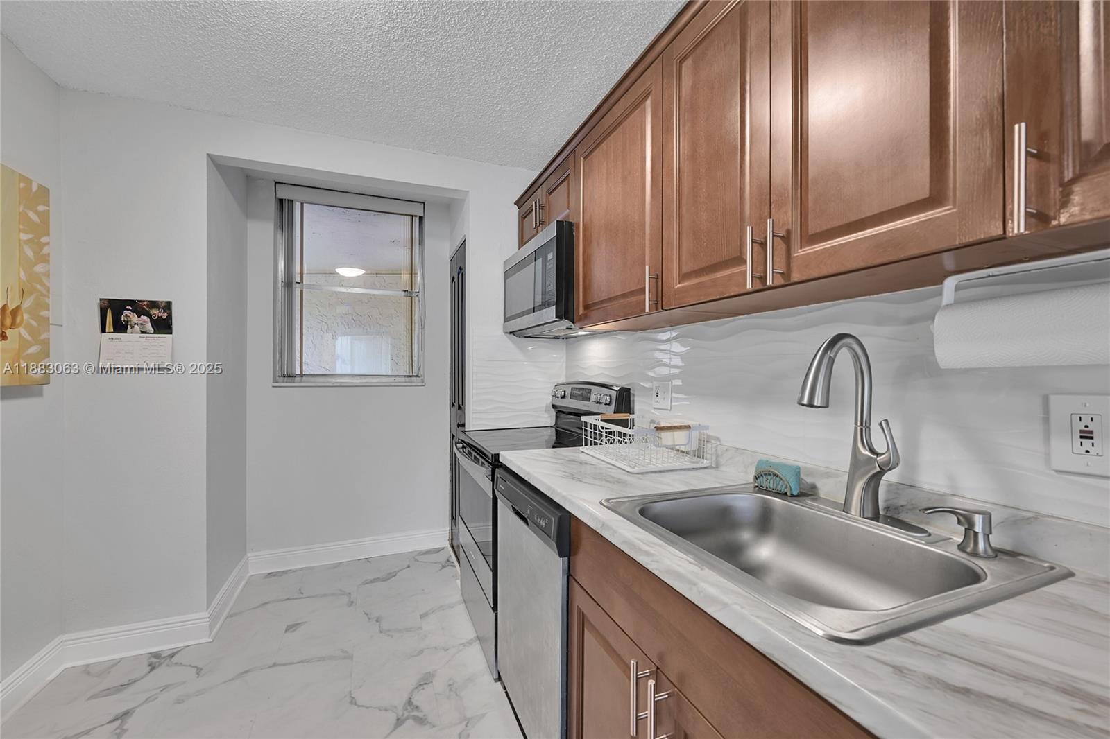 CROSS FOX CONDO - Residential