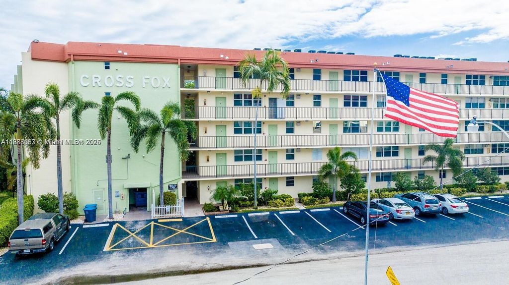 Photo of 5300 NE 24th Ter #422C, Fort Lauderdale, FL 33308 (MLS # A11883063)