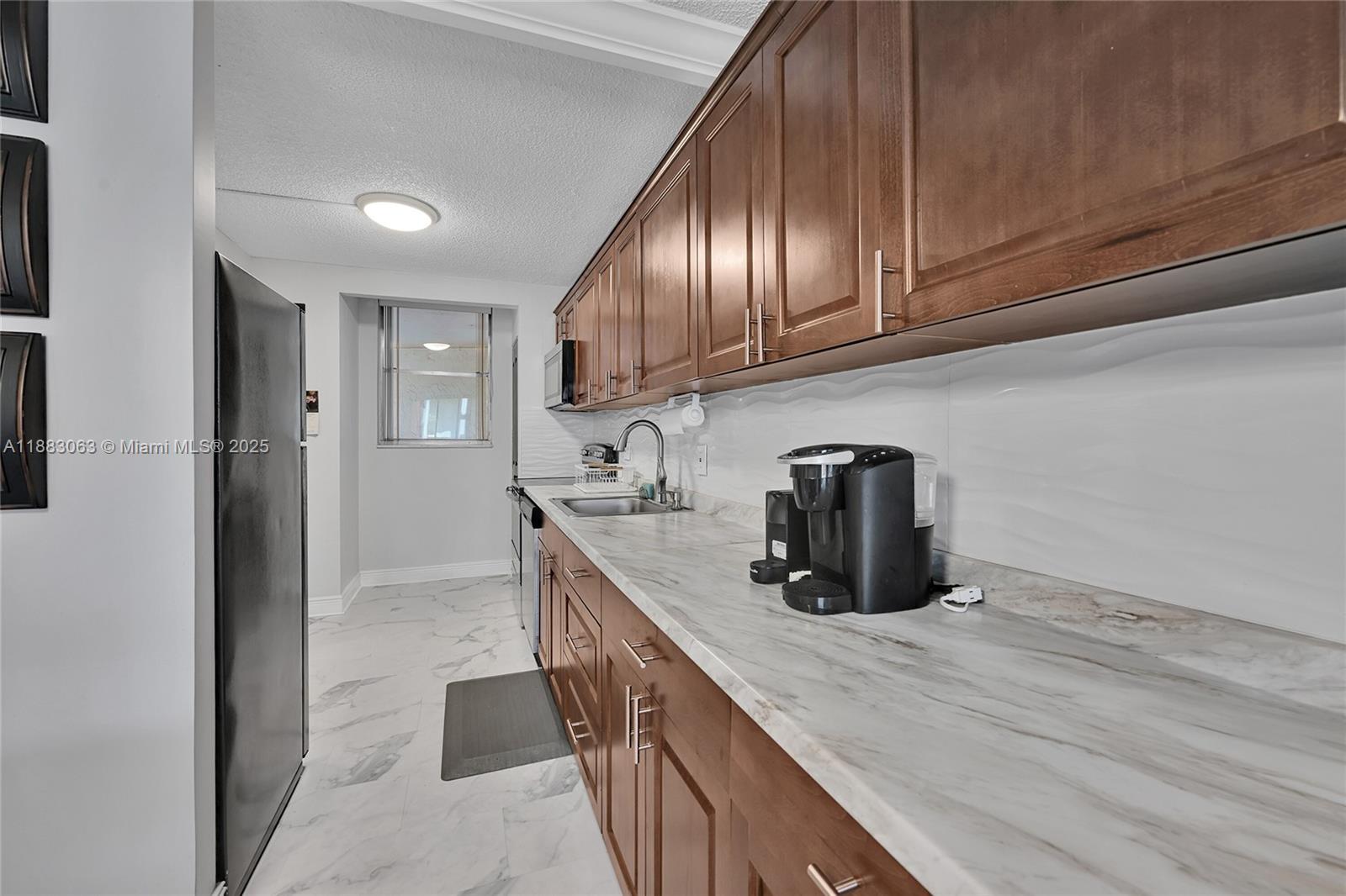 CROSS FOX CONDO - Residential