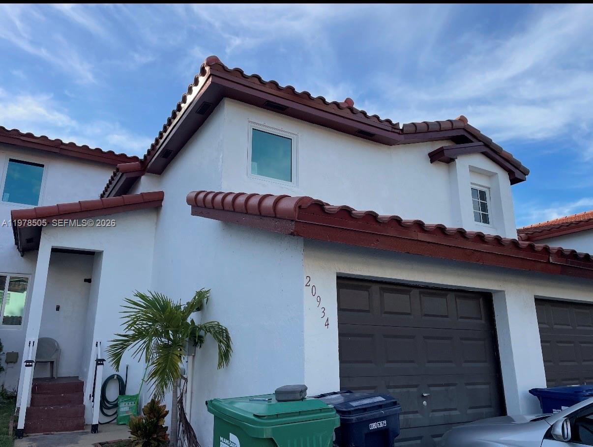 SAGA BAY TOWNHOMES - Residential