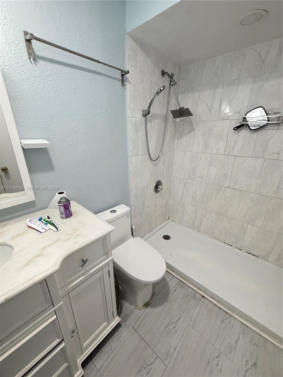 SAGA BAY TOWNHOMES - Residential